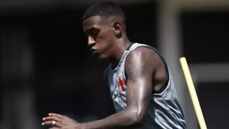 Zagueiro do Vasco, Robert Renan capota BMW no Rio