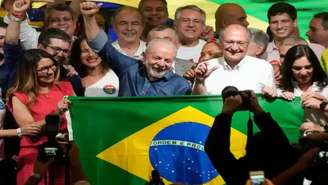 Deus ama o Brasil: Lula vence as eleições pela 4ª vez