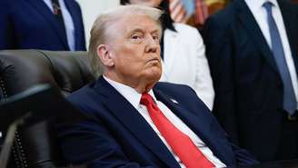 Trump recebeu pedidos de ajuda e acusações contra o resultado eleitoral feitas por apoiadores de Flávio Bolsonaro nas redes sociais