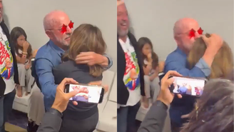 Lula comemora vitória com beijo em Janja