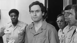 Theodore Bundy, suspeito de assassinato e acusado pela morte das estudantes da FSU Margaret Bowman e Lisa Levy
