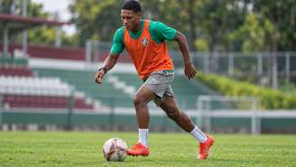 Richard Wendel treinando em campo