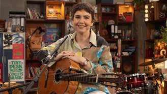 Adriana Calcanhotto no Tiny Desk Brasil