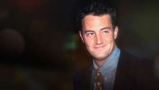 'Aquele sobre Matthew Perry' revela a emocionante forma como o elenco de Friends se despediu do ator em seu funeral (Reprodução/Netflix)