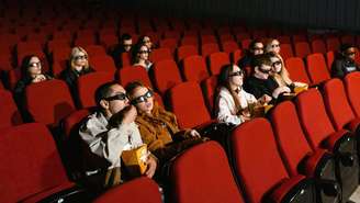 Entenda por que a Geração Z está indo mais ao cinema em vez de ficar em casa. Descubra os números, o fenômeno cultural e o impacto