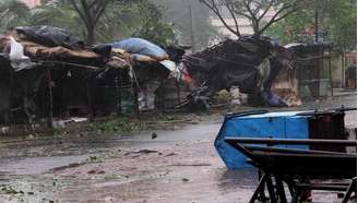 Ciclone atinge Índia e provoca a evacuação de 1,2 milhão