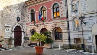 Praça em Isernia, na região de Molise