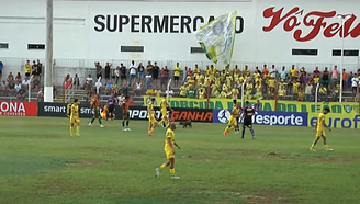 Cachorro invade campo durante partida entre Mirassol e Sampaio Corrêa pela Copinha.