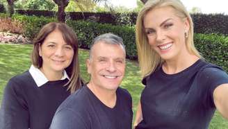 Ana Hickmann com sua então assessora e amiga Claudia Helena e o maquiador Marcelo Gomes