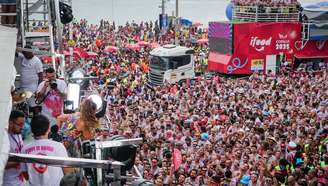 Ivete Sangalo agita carnaval em Salvador 