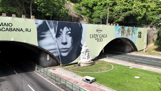 Painel fica na entrada do Túnel Engenheiro Coelho Cintra, que liga Copacabana e Botafogo