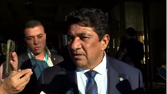 Ednaldo conversou com jornalistas em Assunção, no Paraguai