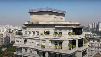 A impressionante cobertura, chamada de "mansão suspensa", fica no 25º andar