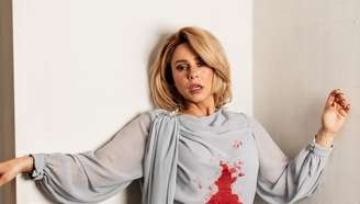 Paolla Oliveira caracterizada como Odete