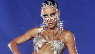 Sabrina Sato escolheu look ousado