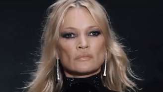 Kate Moss explicou que não aceita toques de estranhos em seu corpo
