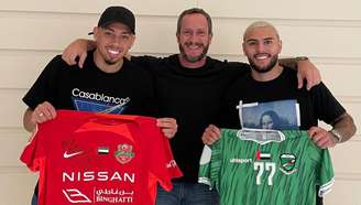 Fabricio Pires ao lado dos jogadores Guilherme Bala, esquerda, e Saymon Cabral, direita 