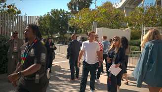 Ator Brad Pitt chega ao estádio para assistir a Estados Unidos x Paraguai pela Copa do Mundo –