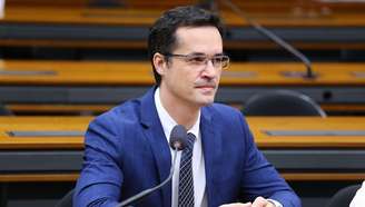TRE-PR proíbe Dallagnol de usar redes sociais para propaganda eleitoral