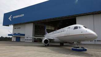 O novo jato regional da Embraer, o E-175, em São José dos Campos. A Embraer não se vê atingida pelo rebaixamento da nota soberana do Brasil pela agencia de classificação de risco Standard & Poors, afirmou o presidente da Embraer Aviação Executiva, Marco Tulio Pellegrini. 12/03/2014