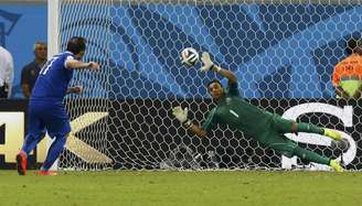 Gekas cobra para a Grécia, mas Navas salva e garante a Costa Rica nas quartas de final da Copa do Mundo