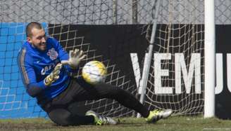 
                        
                        
                    Goleiro voltou aos treinos em campo nesta segund, no CT do Timão (Foto: Daniel Augusto Jr/Agência Corinthians)
