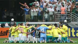 Roda de oração após a vitória neste domingo - #Foto: Cesar Greco/Palmeiras