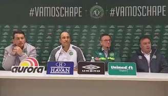 Vinicius Eutrópio revelou que teve contato rápido com Vagner Mancini antes de apresentação (Foto: Reprodução/Facebook Chapecoense)