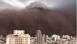 Nuvem de terra assustou moradores do interior paulista neste domingo.