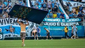 Grêmio deve ser severamente punido por ato cometido por seus torcedores, que invadiram o gramado da arena do clube e quebraram estrutura do VAR