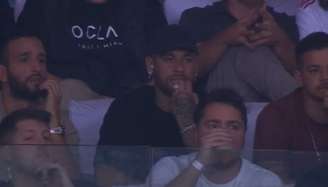 Neymar assiste a duelo entre Flamengo e Grêmio no Maracanã