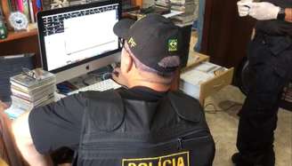 PF apreende computador, celular e mídias de compartilhamento de idoso suspeito