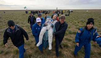 Astronauta Don Pettit retorna à Terra após sete meses de missão no espaço