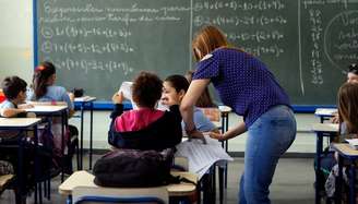 Diretores afastados pela prefeitura de escolas municipais devem retornar a seus postos, determinou a Justiça de SP.