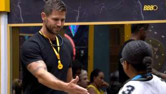 Jonas recebe o castigo do Monstro de Milena, vencedora da Prova do Anjo desta semana no BBB 26