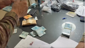 Os investigados fizeram movimentações milionárias, incompatíveis com seus rendimentos legais