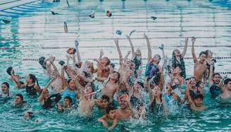 Nadando com Thiago Pereira (Leci Galvão | Divulgação)