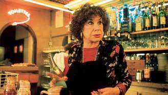 Claire Maurier como Madame Suzane em 'O Fabuloso Destino de Amélie Poulain'