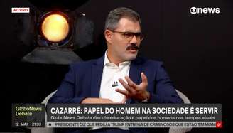 Juliano Cazarré sugere que as escolas ensinem a "sacralidade do corpo" aos alunos