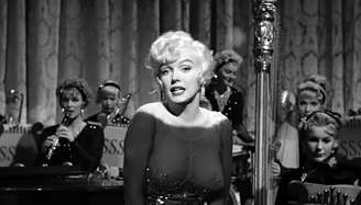Marilyn Monroe em interpretação da música 'I Wanna Be Loved By You' no filme 'Some Like It Hot', de 1959.