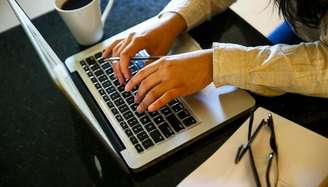 Participação de mulheres no trabalho em casa é superior à de homens, segundo o IBGE