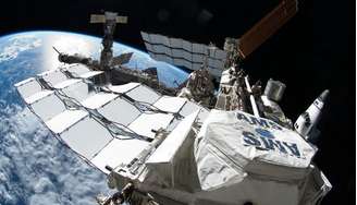 Cientistas russos encontram vida fora da Estação Espacial Internacional