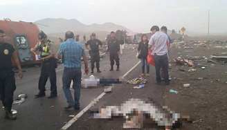 Comandante da Companhia de Bombeiros do Peru explicou que muitos corpos foram mutilados no acidente e que um dos ônibus se partiu em três partes