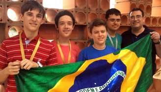 Os estudantes foram selecionados através da Olimpíada Brasileira de Matemática (OBM)