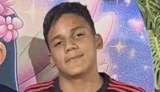 Vitor Hugo tem 14 anos e está internado na UTI