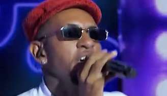 J. Eskine no 'Domingão': cantor precisou se concentrar para não errar alterações na letra de seu arrocha