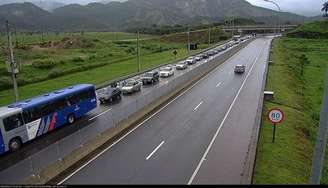 Após 36 horas de interdição, a Serra Antiga da Tamoios foi liberada ao tráfego no início da tarde deste domingo, 6