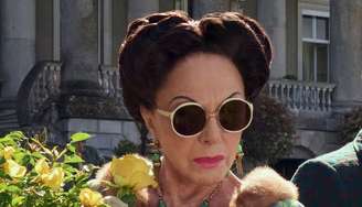 Joan Collins como Wallis Simpson no longa sobre o crepúsculo da polêmica Duquesa de Windsor