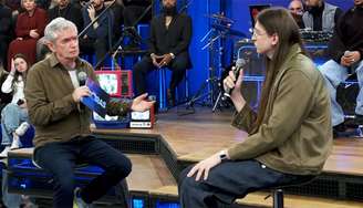 Serginho Groisman entrevista Felca no 'Altas Horas' exibido em 16 de agosto; influenciador está de volta ao programa hoje