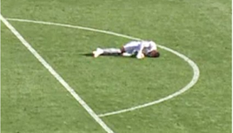 Goleiro do Sudão desmaia em jogo, mas fica em campo e ajuda em vitória sobre Guiné Equatorial